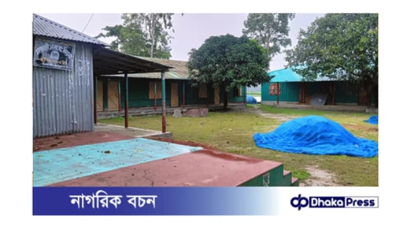 ইট আত্মসাতের অভিযোগ স্কুলের ম্যানেজিং কমিটির সভাপতির বিরুদ্ধে