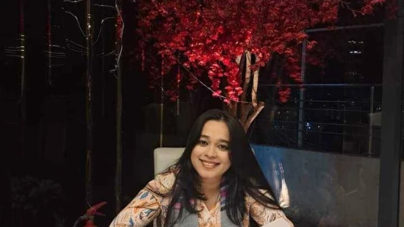 *খোঁচা*