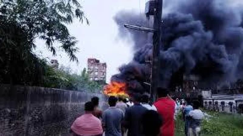 চট্টগ্রামে ভোরে আগুনে দুটি দোকান পুড়ে ছাই
