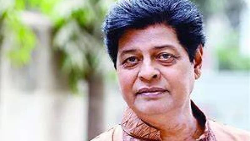 বাবার কবরের পাশে চিরনিদ্রায় শায়িত ‘মিয়া ভাই’ ফারুক