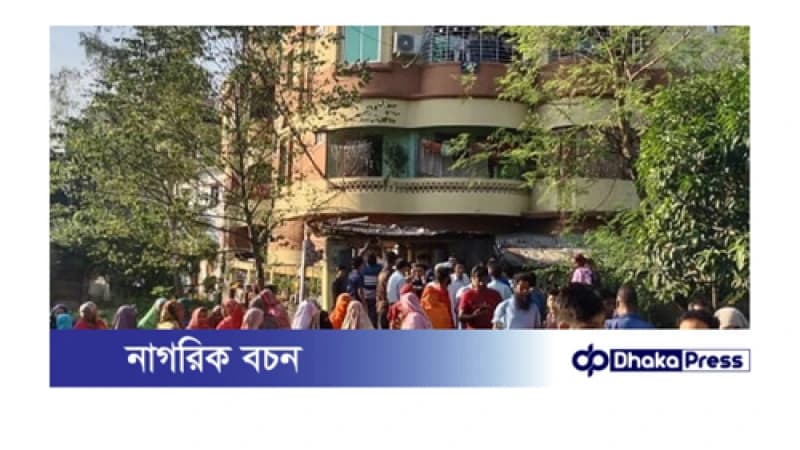 ডিপ ফ্রিজ খুলে তার মায়ের হাত-পা বাঁধা মরদেহ দেখতে পান এক যুবক