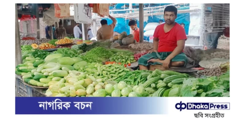 হিলিতে কমেছে কাঁচামরিচ ও পেঁয়াজের দাম