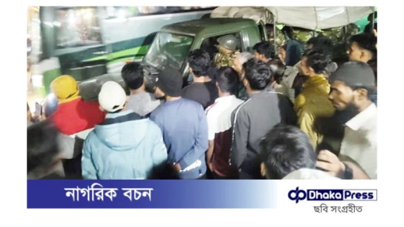 ঢাকায় ঋণের প্রলোভনে ৩ শতাধিক নারী-পুরুষ, ৭ গাড়ি জব্দ ঢাকায় ঋণের প্রলোভনে ৩ শতাধিক নারী-পুরুষ, ৭ গাড়ি জব্দ