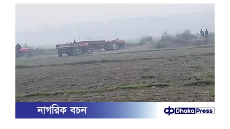 লাকসামে সরকারি  খালের মাটি হরিলুট