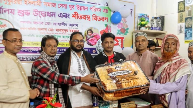 মুরাদনগরে সামাজিক সংগঠনের শীতের কম্বল বিতরণ। 
