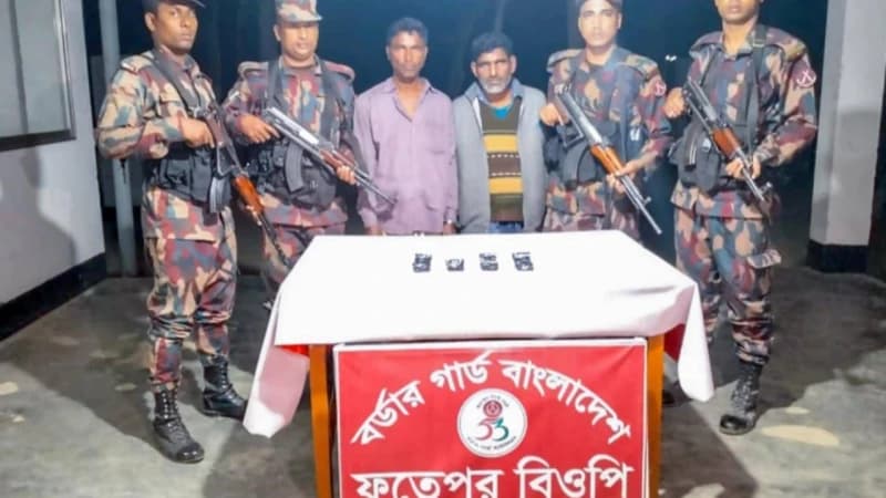 চাঁপাইনবাবগঞ্জে ভারতীয় ইয়াবাসহ ২ জন আসামীকে আটক করেছে ৫৩ বিজিবি।