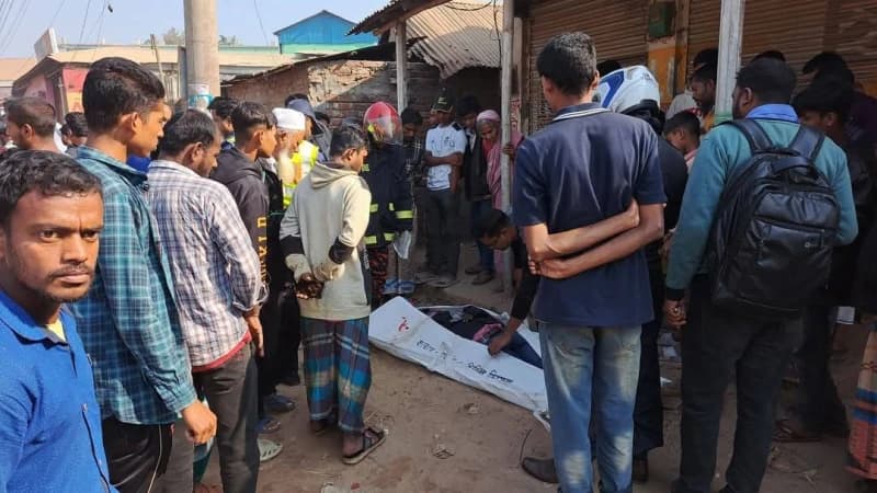 গোবিন্দগঞ্জে কাভার্ড ভ্যানের চাপায় মোটরসাইকেল আরোহী নিহত