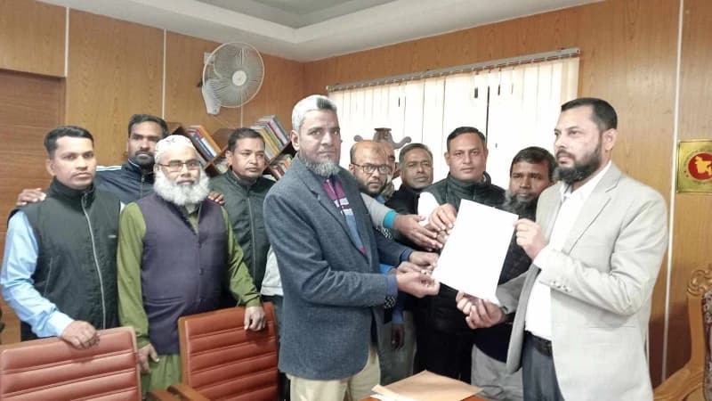 সরকারি গাড়িচালকদের ৯ দাবি প্রধান উপদেষ্টা বরাবর স্মারকলিপি প্রদান