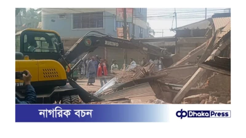 চাঁদপুর পৌর এলাকায় অভিযান: ৫০টি অবৈধ স্থাপনা উচ্ছেদ