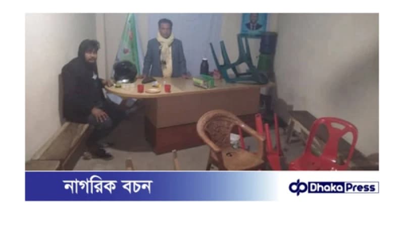 কর্ণফুলীতে শ্রমিক দলের অফিস ভাঙচুর, আসামি গ্রেফতারে ওসিকে হুশিয়ারি দিলেন শ্রমিক দলের সভাপতি!! 