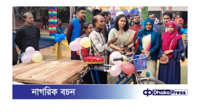 চবি শিক্ষার্থী ডিম বিক্রেতা টুম্পার পাশে ডিসি, বাবাকে দেওয়া হলো অটোভ্যান