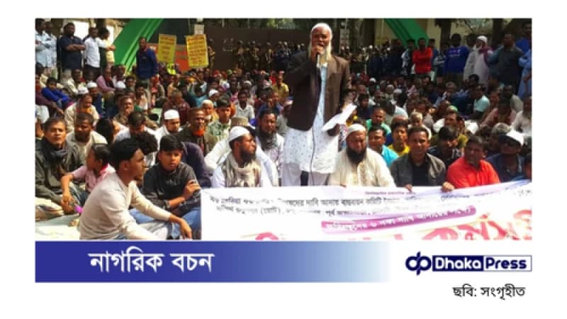 ক্ষতিপূরণের দাবিতে লাগাতার অবস্থান কর্মসূচিতে বড়পুকুরিয়ার ১২ গ্রামের বাসিন্দারা
