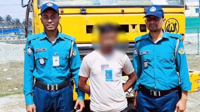 পতেঙ্গায় প্রাইমুভার গাড়ী উদ্ধার সহ আটক ১ যুবক: পাহাড়তলীতে সাজাপ্রাপ্ত পলাতক আসামি আটক