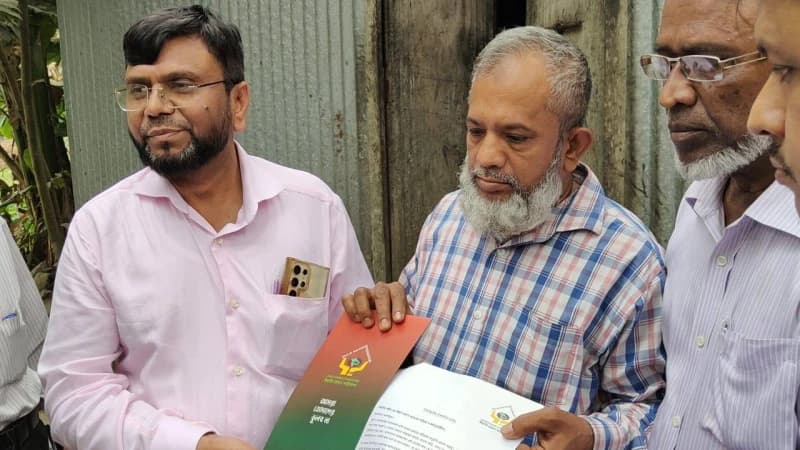 জুলাই-আগস্ট আন্দোলনে মুরাদনগরে শহীদ পররিবারকে তারেক রহমানের ঈদ উপহার
