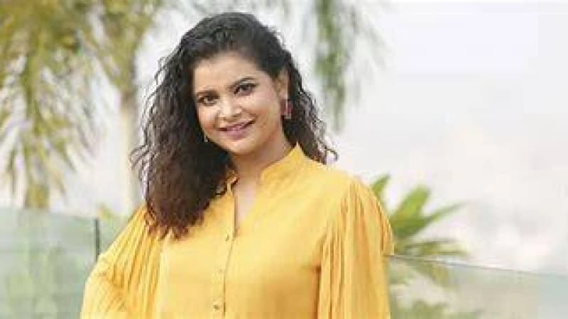 মেয়েদের বড় শত্রু মেয়েরাই: শবনম ফারিয়া