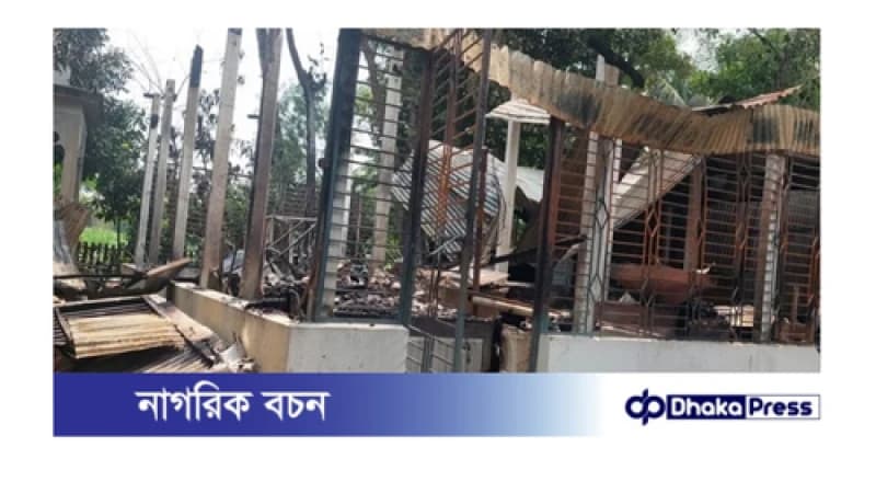 মানিকগঞ্জে চারুশিল্পীর বাড়িতে আগুন: ফেসবুকে ‘মিশন কমপ্লিট’ লিখে ছাত্রলীগ নেতার স্ট্যাটাস, আটক ৬