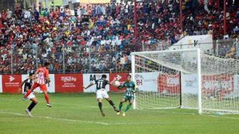 বসুন্ধরা কিংসের জয়োৎসব ফ্লাডলাইটের আলোয়