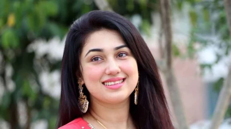 এবার মুখ খুললেন অপু বিশ্বাস মঞ্চে পড়ে যাওয়া নিয়ে