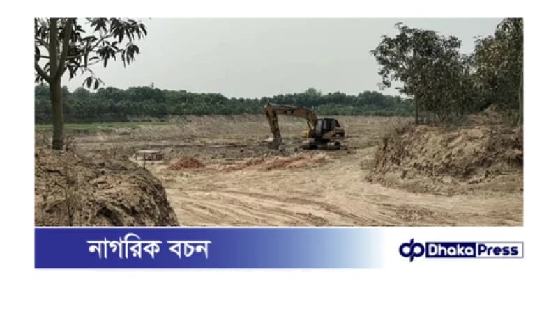 চারঘাটে সংস্কারের নামে প্রশাসনের নাকের  ডগার উপর দিয়ে রাতের আধারে  অবৈধ ভাবে চলছে পুকর খনন