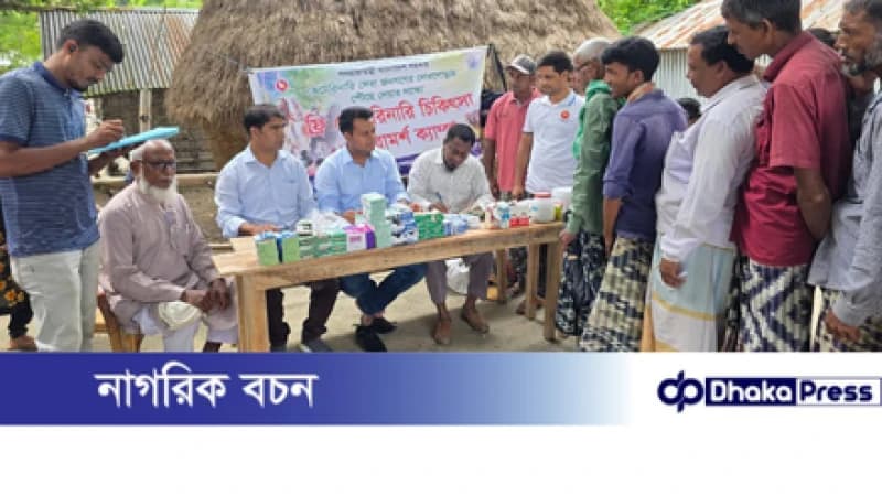 শিবগঞ্জে বন্যা দুর্গতদের পাশে উপজেলা প্রশাসন, প্রাণীসম্পদ দপ্তরের বিনামূল্যে চিকিৎসা ও ঔষধ বিতরণ