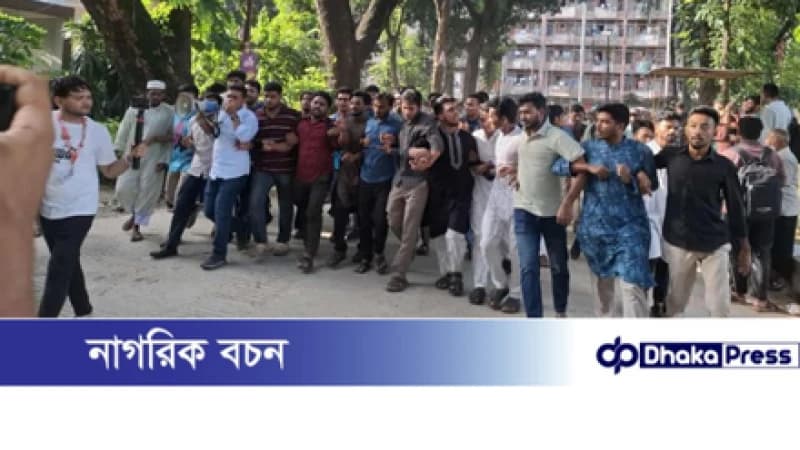 ডাকসু নির্বাচন স্থগিতের প্রতিবাদে বিক্ষোভে শিক্ষার্থীরা