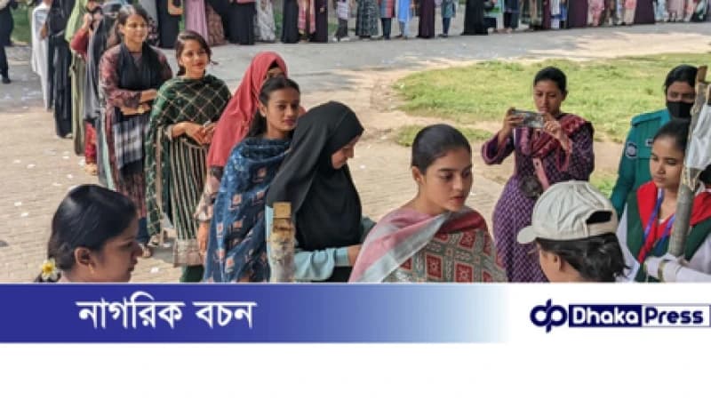 রাকসু নির্বাচনে উৎসবের আমেজ, ভোটারদের দীর্ঘ লাইন