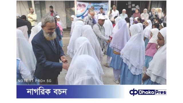 মুরাদনগর সেন্ট্রাল স্কুলে ৪শ শিক্ষার্থীদের মাঝে সিদ্ধ ডিম বিতারণ