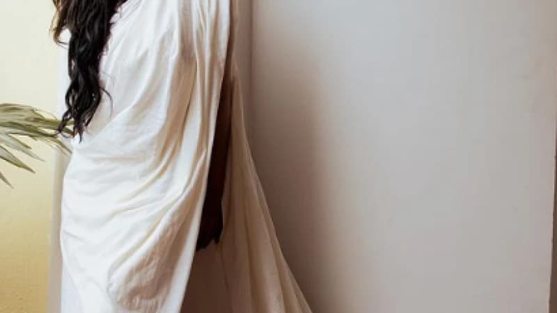 সামনে এলেন মধুমিতা বিনোদিনী বেশে