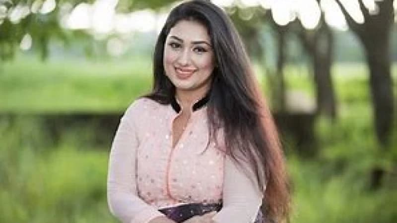 মুগ্ধ অপু ‘প্রিয়তমা’ সিনেমা শাকিবকে দেখে
