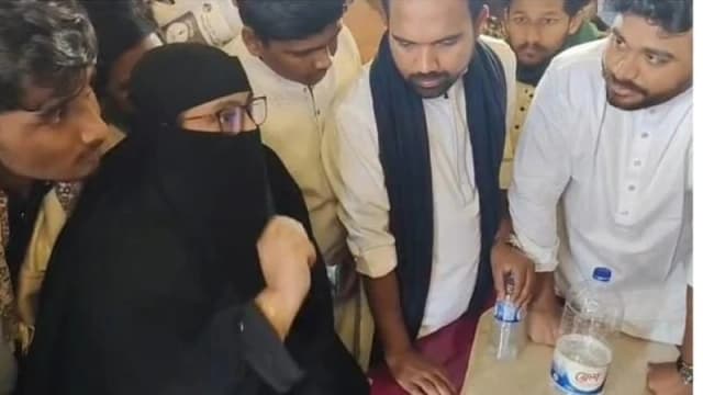 ভোট দেব কেমনে? — এনসিপির গণসংযোগে জুলাই শহীদের মায়ের প্রশ্নে চট্টগ্রাম–৮ এ প্রার্থী বিতর্ক স্পষ্ট