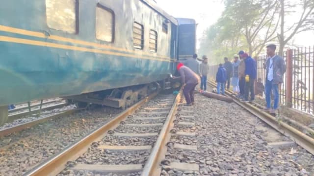 ভৈরবে বগি লাইনচ্যুত, ঢাকা-চট্টগ্রাম-সিলেট রুটে ট্রেন চলাচল বন্ধ