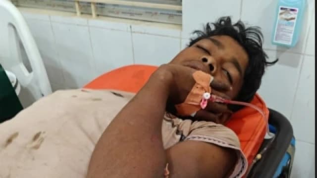 টেকনাফ সীমান্তে আরাকান আর্মির গুলিতে দুই কিশোর গুরুতর আহ...