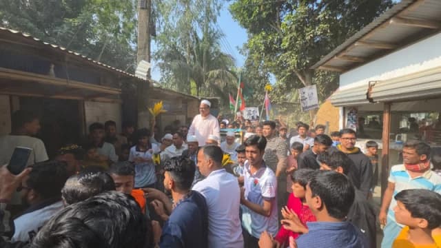 সীতাকুণ্ড পৌর সদরে গণসংযোগে আসলাম চৌধুরী