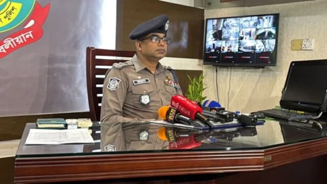 বিক্ষোভকারীদের সঙ্গে সংঘর্ষে পুলিশ কাউকে টার্গেট ক...