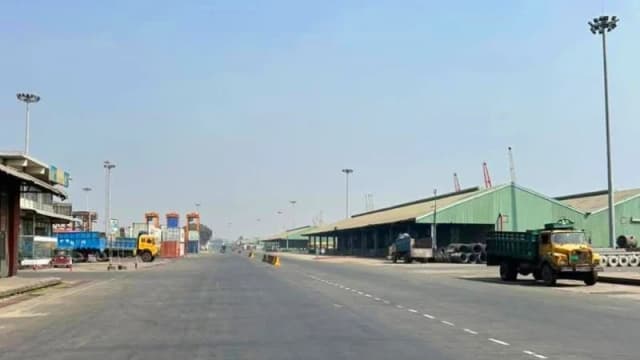 চার দফা দাবিতে চট্টগ্রাম বন্দরে ফের অনির্দিষ্টকালের ধর্মঘট