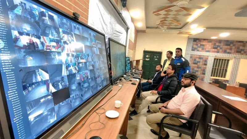 ভোটের মাঠে ক্যামেরার চোখ মুরাদনগরের ১৫৯ কেন্দ্রে বসানো হয়েছে ৯৫৪ সিসি ক্যামেরা