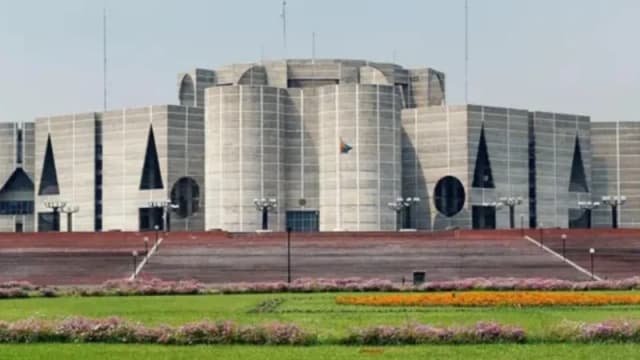 সরকার গঠনের প্রথম দিনেই বিএনপি–বিরোধী জোটের টানাপো...