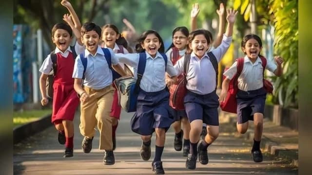 আজ থেকে ছুটি শুরু, স্কুল বন্ধ থা...