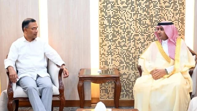 প্রধানমন্ত্রীর সঙ্গে সৌদি রাষ্ট্রদূতের সৌজন্য সাক্ষাৎ