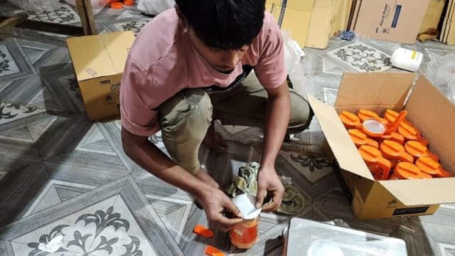 মুরাদনগরে নিম্নমানের কাঁচামালে পণ্য উৎপাদন, অনুমোদনহীন ক...