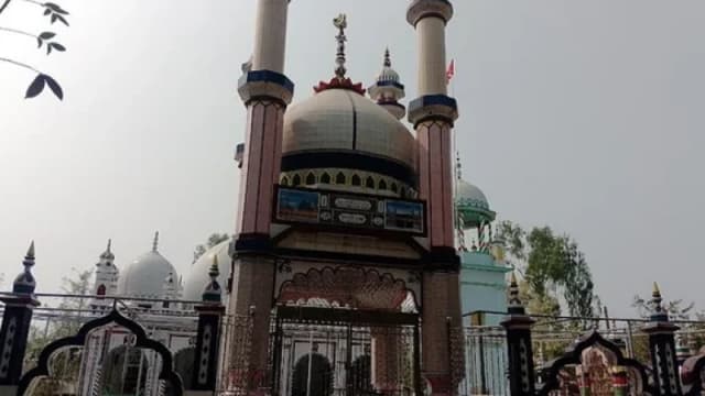 মুসলিম মোগল স্থাপত্যের নির্দশন হিন্দা কসবা মসজিদ