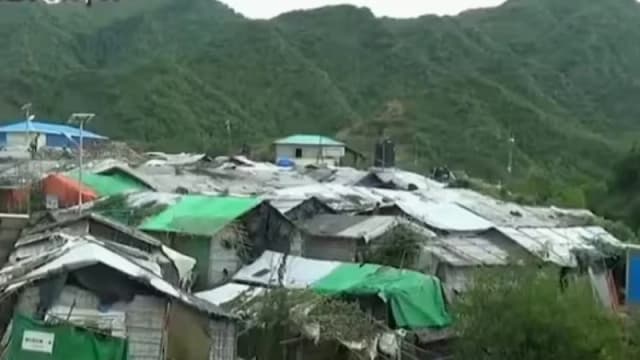 রোহিঙ্গা ক্যাম্পে অ্যাকশনএইডের নিয়োগ নিয়ে স্থানীয়দ...