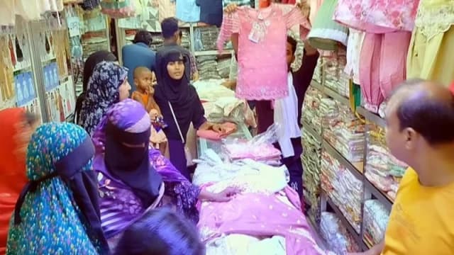 নড়াইলে জমে উঠেছে ঈদ বাজার