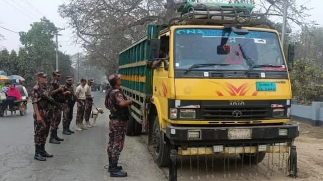 জ্বালানি তেল পাচার রোধে চুয়াডাঙ্গায় বিজিবির তল্লাশ...