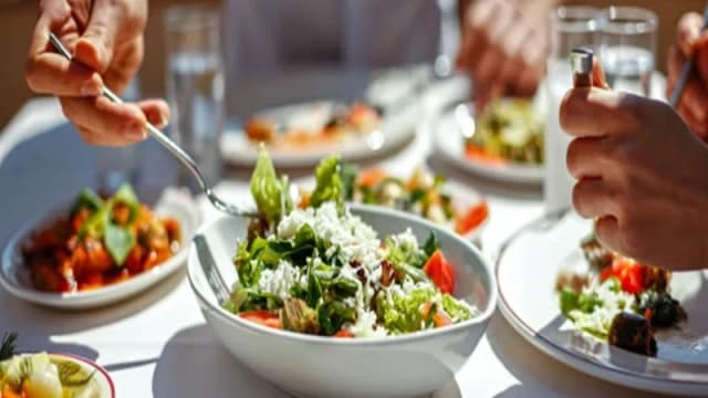 দ্রুত খাওয়ার অভ্যাস কমাবেন যেভাব...