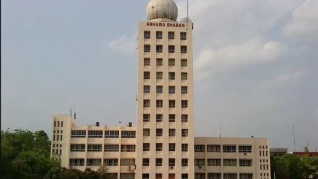 দেশের সব বিভাগে বৃষ্টির সম্ভাবনা, কমতে পারে দিনের তাপমাত...