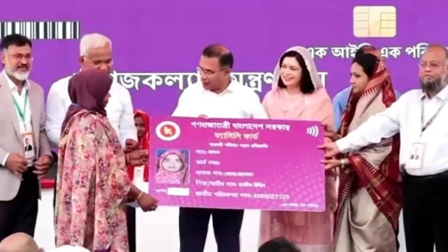 ফ্যামিলি কার্ড বিতরণ কার্যক্রম উদ্বোধন প্রধানমন্ত্রীর