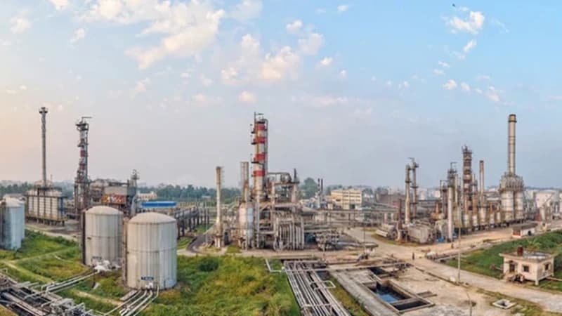 ক্রুড অয়েলের মজুতেও টান
