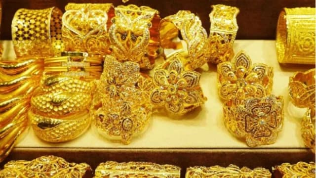 টানা তৃতীয় দিনের মতো কমল স্বর্ণে...