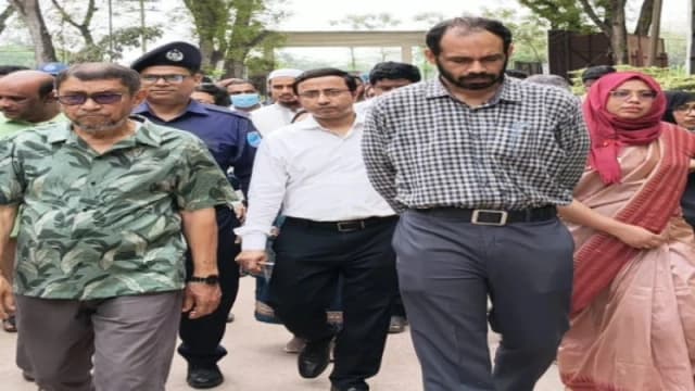 হাসপাতাল পরিদর্শনে হঠাৎ স্বাস্থ্যমন্ত্রী, অনুপস্থি...